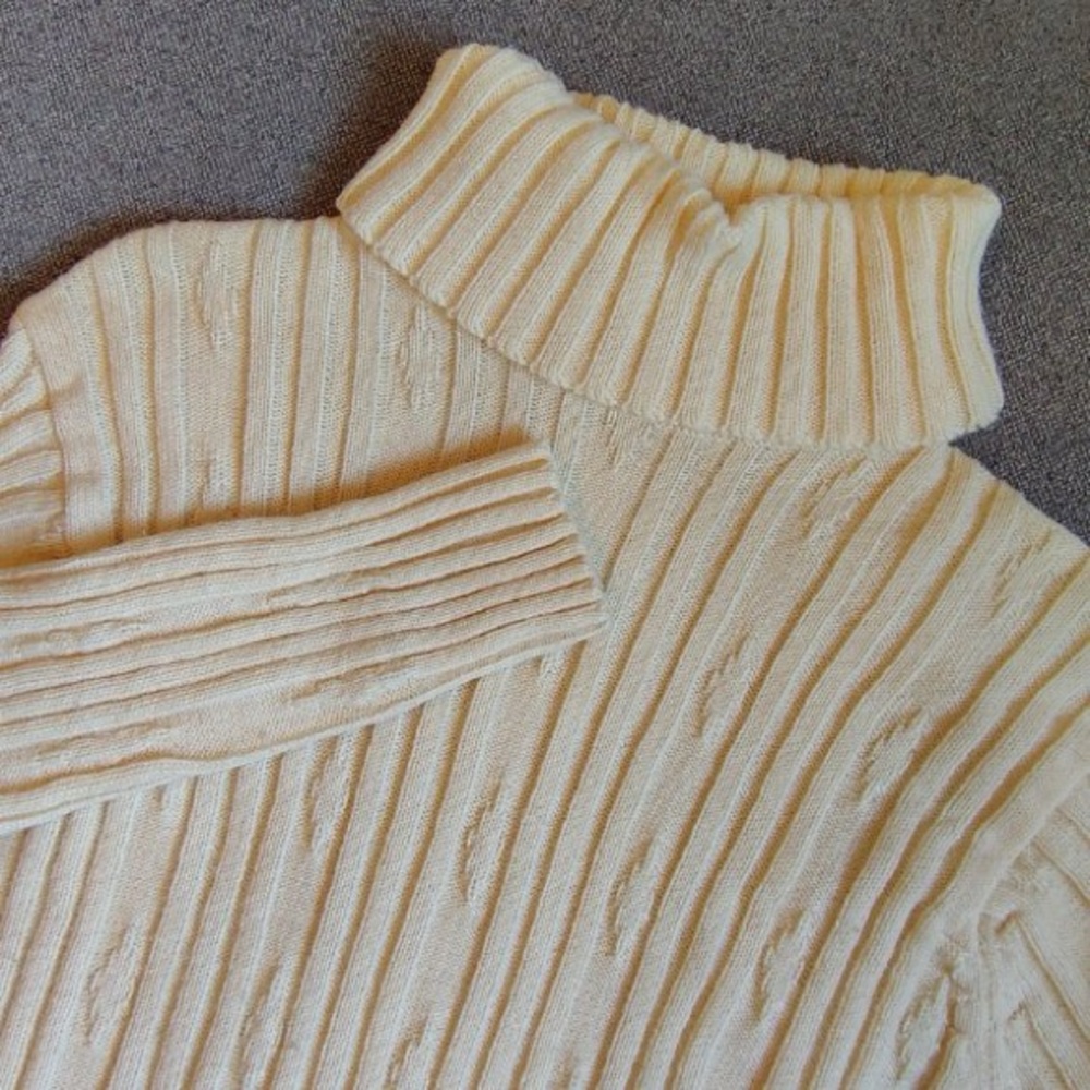 Vtg Knit Turtleneck Sweater Womens S Cream Cable Knit Capsule Staple Fisherman